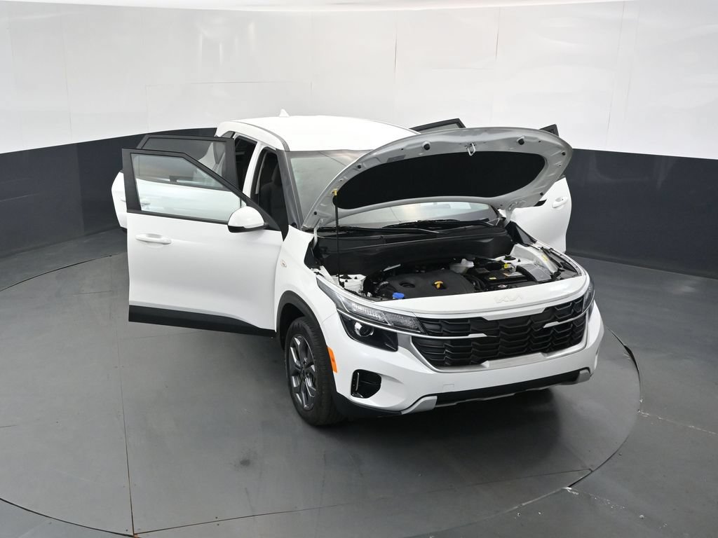 Used 2025 Kia Seltos LX AWD/4WD image 17