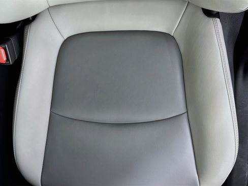 Certified 2022 Toyota RAV4 XLE Premium AWD/4WD image 18