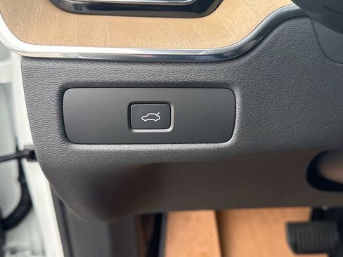 New 2026 Volvo XC60 B5 Plus w/ Climate Package image 32