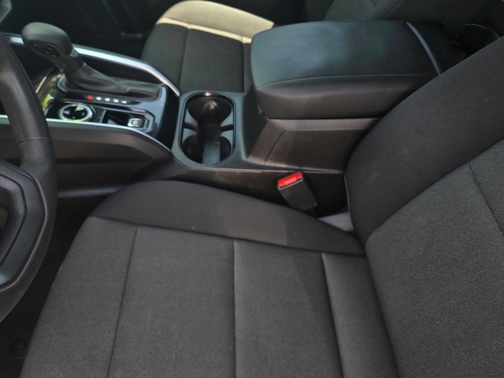 Used 2025 Chevrolet Colorado W/T AWD/4WD image 13