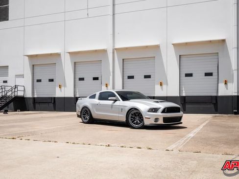 Used 2011 Ford Mustang Shelby GT500 w/ SVT Performance Pkg RWD image 18