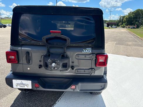 Used 2020 Jeep Wrangler Unlimited Sahara AWD/4WD image 4