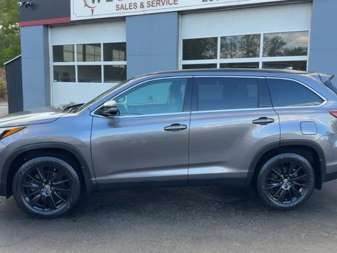 Used 2019 Toyota Highlander SE AWD/4WD image 8