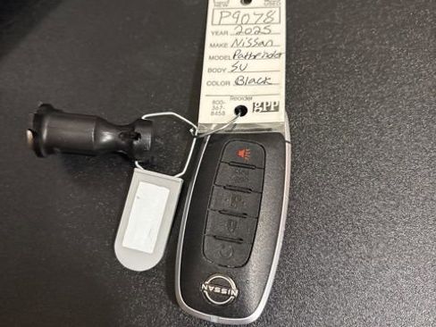 Used 2025 Nissan Pathfinder SV image 23