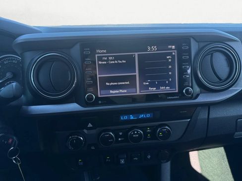 Used 2021 Toyota Tacoma TRD Off-Road w/ Technology Package AWD/4WD image 18
