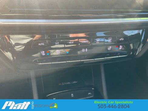 Used 2022 Chevrolet Bolt EUV LT w/ Convenience Package image 23