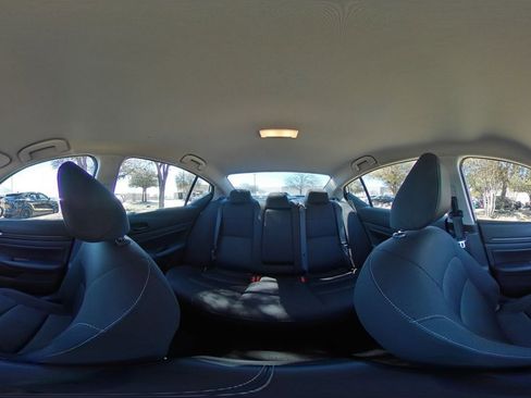 Used 2025 Nissan Altima 2.5 SV FWD image 43