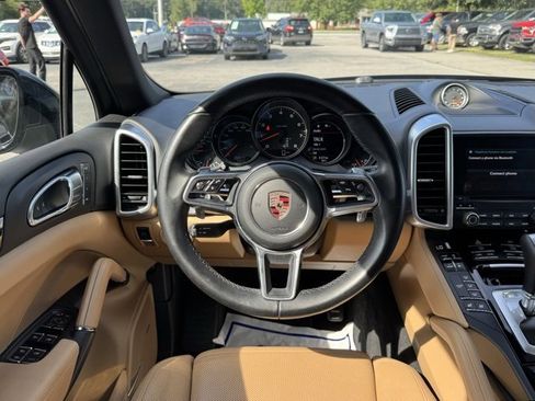 Used 2017 Porsche Cayenne Platinum Edition image 18