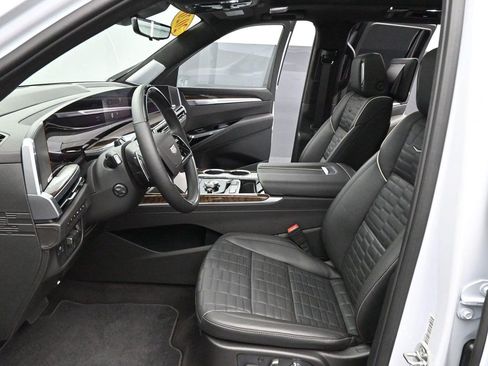 Certified 2026 Cadillac Escalade ESV Platinum Sport w/ LPO, ONYX Package AWD/4WD image 12