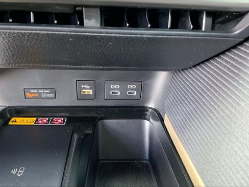 Used 2025 Toyota Camry SE FWD image 31