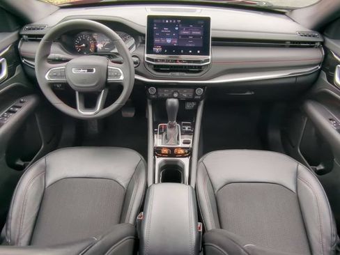 Used 2025 Jeep Compass Trailhawk AWD/4WD image 14
