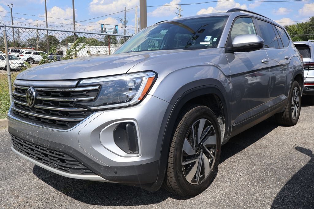 Used 2025 Volkswagen Atlas SE AWD/4WD image 1