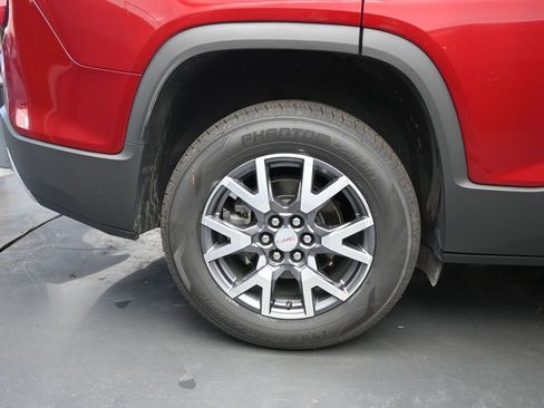 Used 2023 GMC Acadia SLT image 9