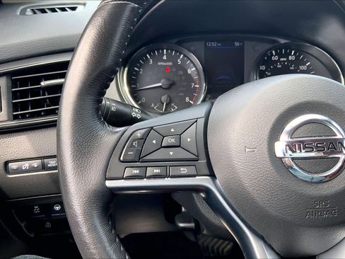 Used 2018 Nissan Rogue SL w/ Premium Package image 24