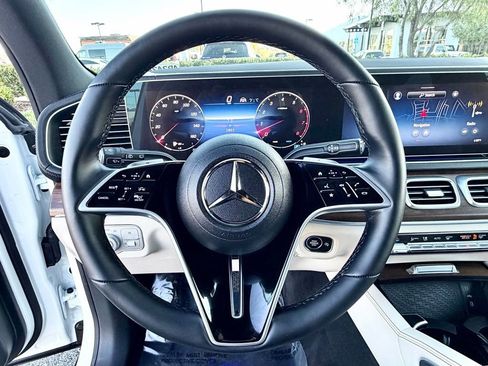 Used 2025 Mercedes-Benz GLS 450 4MATIC image 23