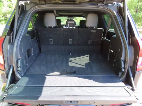 Used 2025 Ford Expedition Max Platinum w/ Stealth Appearance Package AWD/4WD image 17