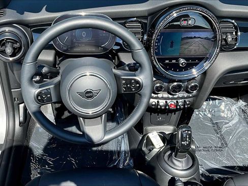 Used 2023 MINI Cooper Cooper image 9