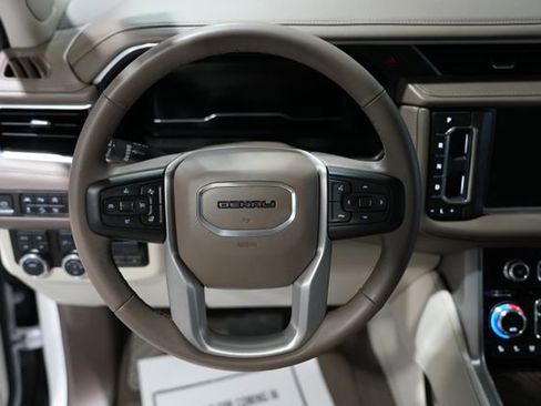 Used 2023 GMC Yukon XL Denali image 19