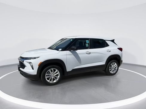 Used 2025 Chevrolet TrailBlazer LS FWD image 4