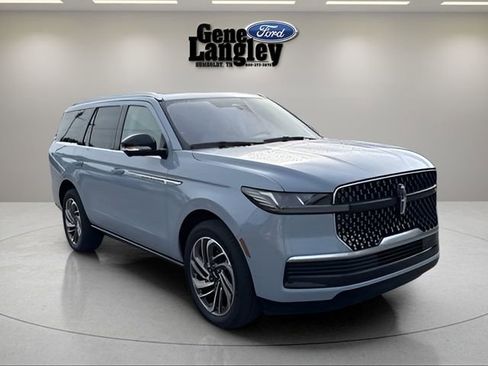 Used 2025 Lincoln Navigator Reserve AWD/4WD image 13