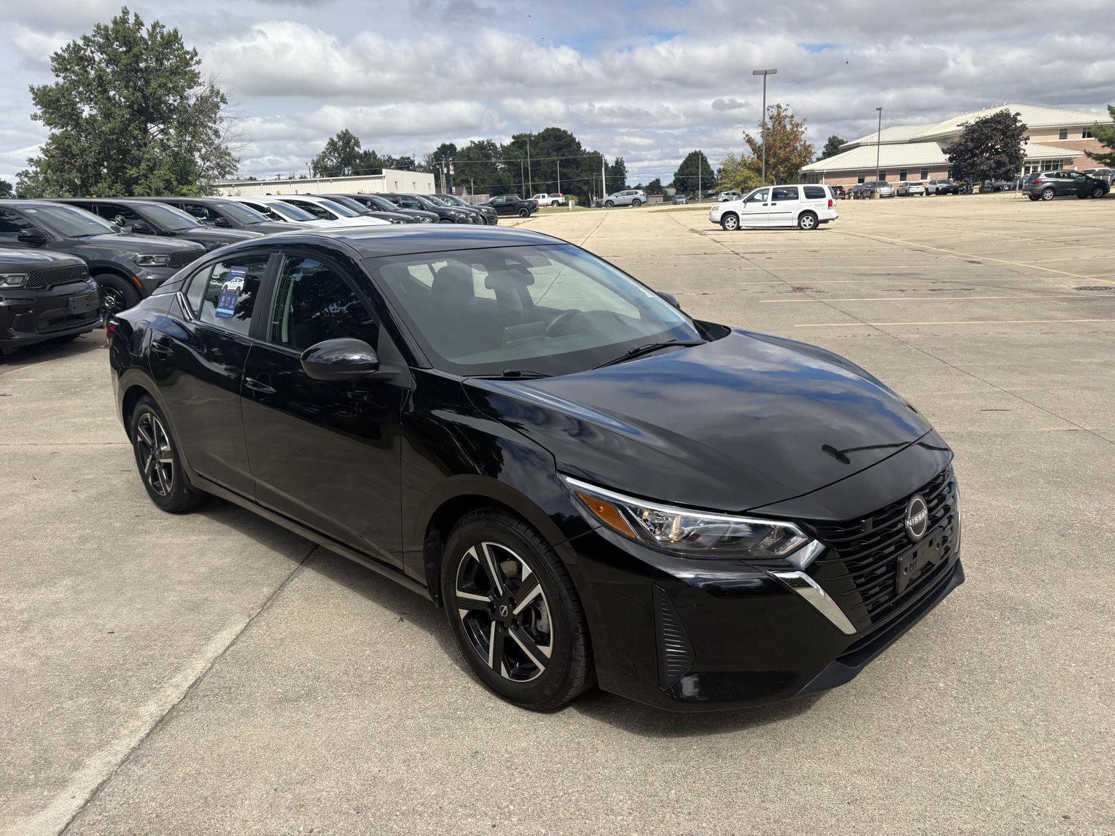Used 2024 Nissan Sentra SV FWD image 2