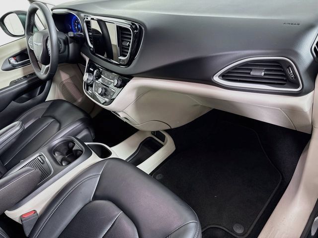 Used 2023 Chrysler Pacifica Touring-L FWD image 33