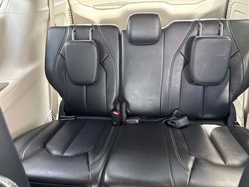Used 2024 Chrysler Pacifica Limited FWD image 26
