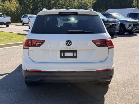 Used 2024 Volkswagen Tiguan SE FWD image 11