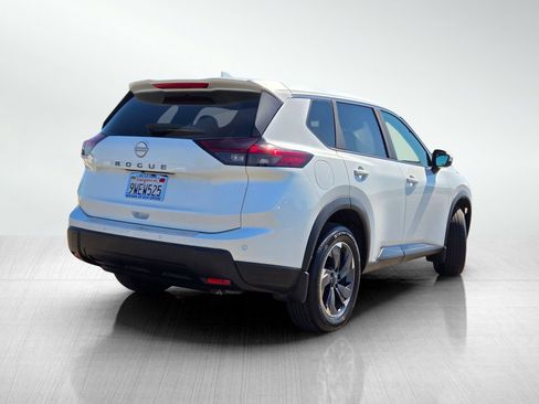 Used 2026 Nissan Rogue SV w/ Cold Weather Package FWD image 4