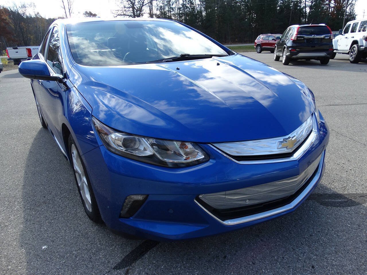 Used 2018 Chevrolet Volt Premier FWD image 3
