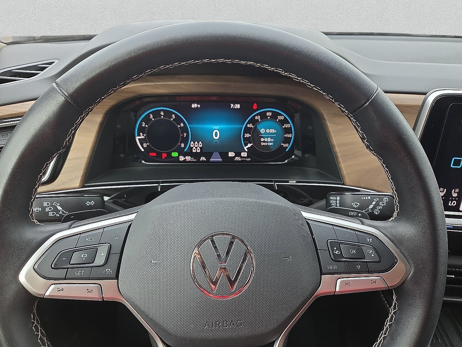 Used 2025 Volkswagen Atlas SE FWD image 24