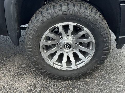 Used 2022 GMC Sierra 2500 AT4 w/ AT4 Preferred Package image 9