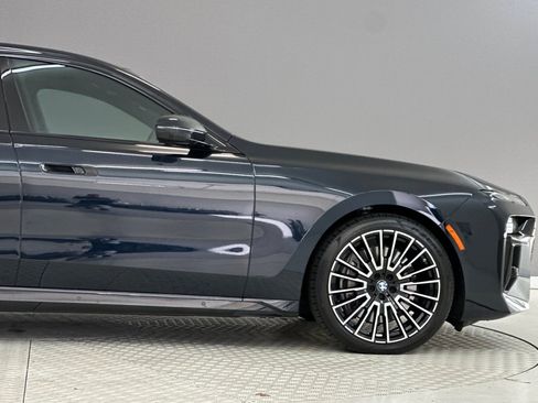 Certified 2025 BMW 760i xDrive AWD/4WD image 35