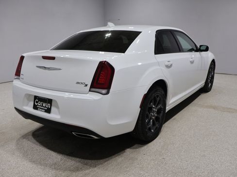 Used 2019 Chrysler 300 S AWD/4WD image 2