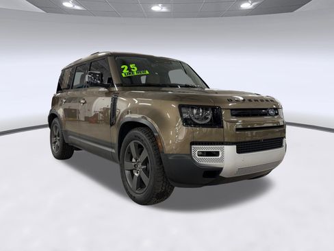 Used 2025 Land Rover Defender 110 S AWD/4WD image 7
