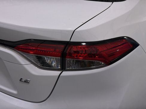 Used 2025 Toyota Corolla LE FWD image 16