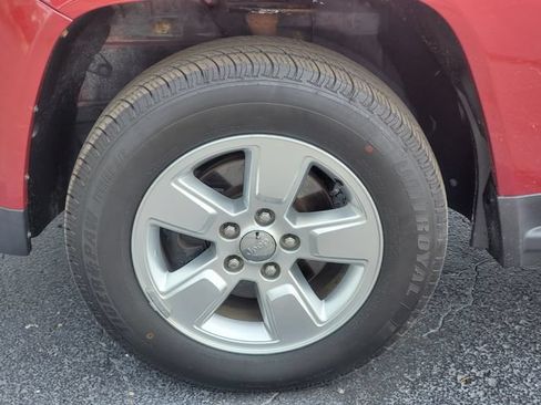 Used 2013 Jeep Compass Latitude FWD image 5
