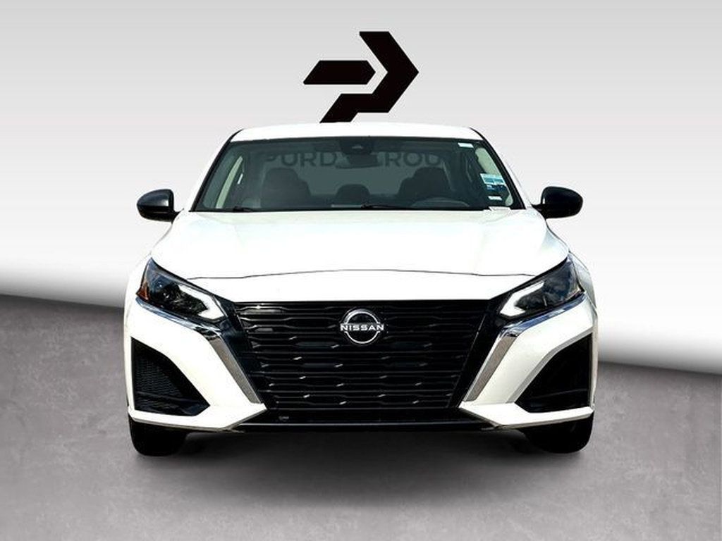 Used 2025 Nissan Altima 2.5 SV FWD image 3