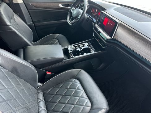 Used 2024 Volkswagen Atlas SEL Premium R-Line AWD/4WD image 17