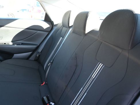 Used 2023 Hyundai Elantra SEL image 16