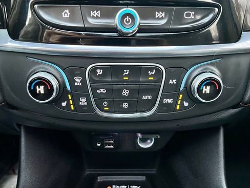 Used 2022 Chevrolet Traverse RS image 42