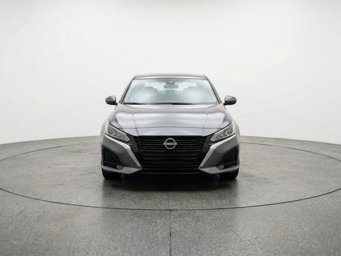 Used 2025 Nissan Altima 2.5 SV FWD image 2