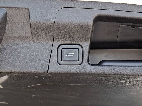 Used 2023 GMC Acadia SLT w/ Elevation Edition image 25