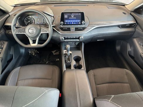 Used 2025 Nissan Altima 2.5 SV FWD image 33