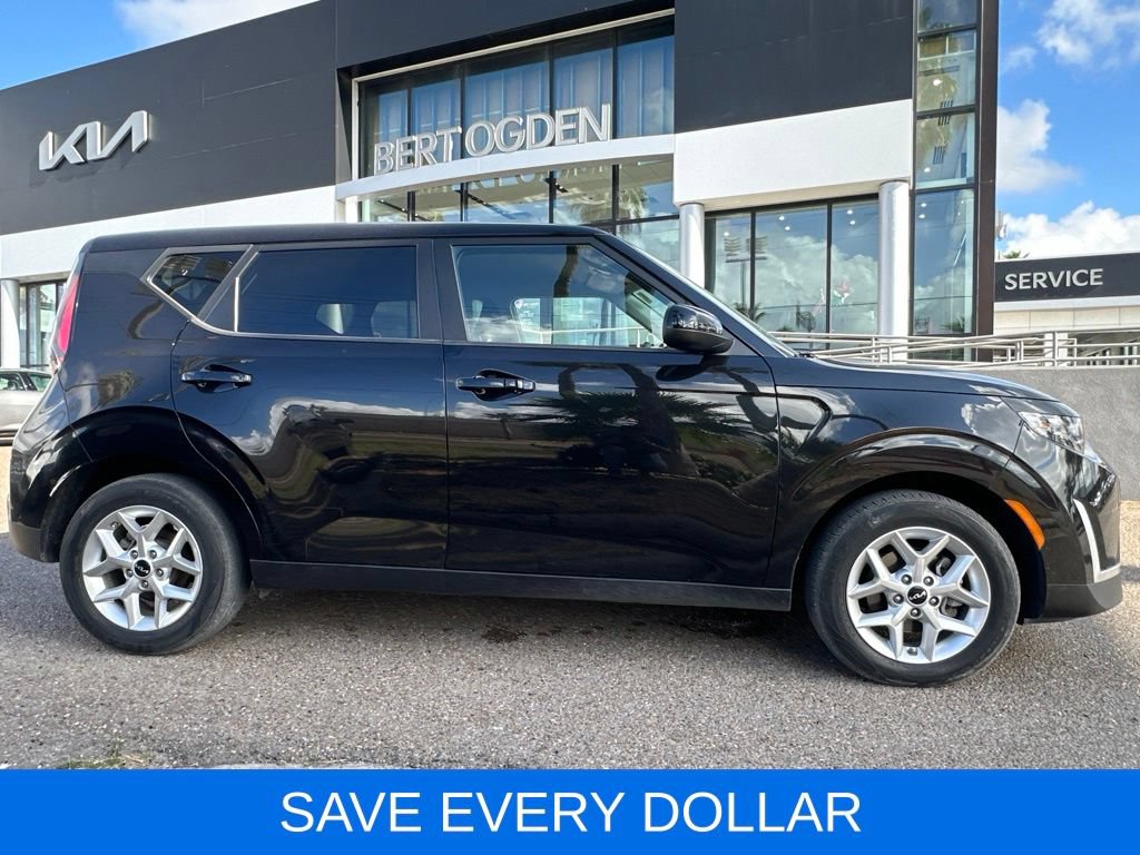 Used 2023 Kia Soul LX w/ Option Group 015 FWD image 3