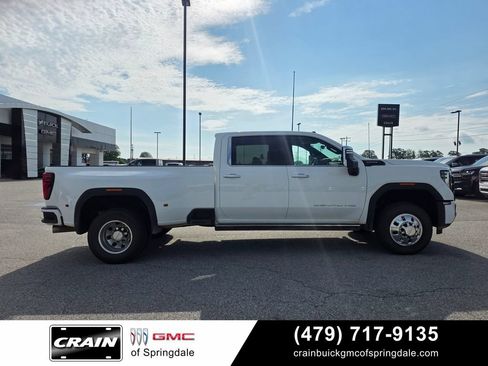 Used 2025 GMC Sierra 3500 Denali Ultimate AWD/4WD image 9