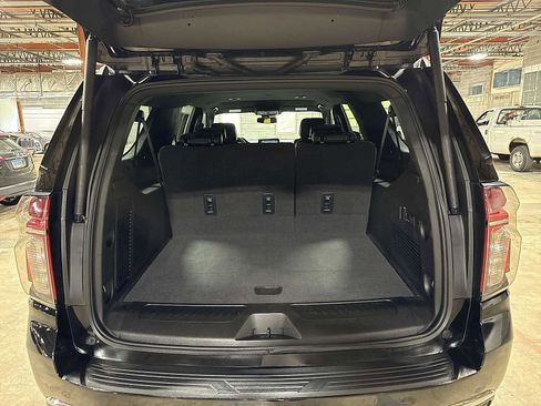 Used 2023 Chevrolet Suburban LT w/ Luxury Package image 11