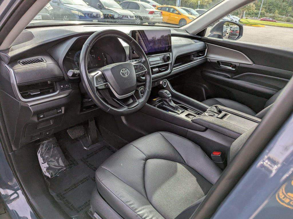 Certified 2025 Toyota Grand Highlander AWD image 18