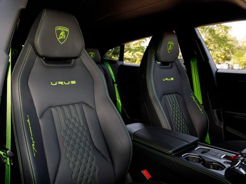 Used 2023 Lamborghini Urus Performante AWD/4WD image 77