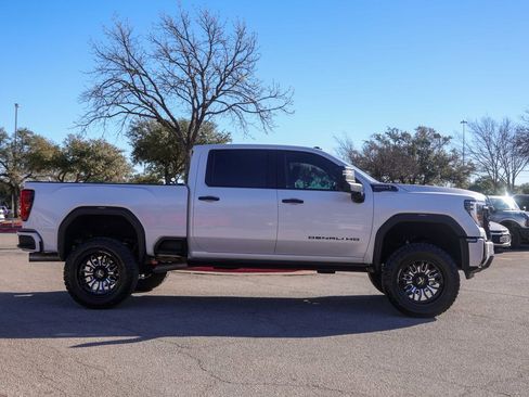 Used 2024 GMC Sierra 2500 Denali Ultimate w/ Max Trailering Package image 8